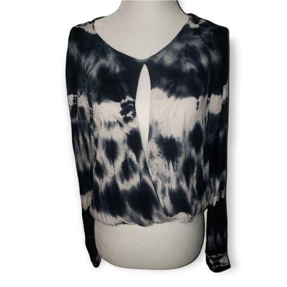 YOUNG FABULOUS AND BROKE YF&B Keyhole Faux Wrap Tie Dye Long Sleeve Blou… - Picture 3 of 6
